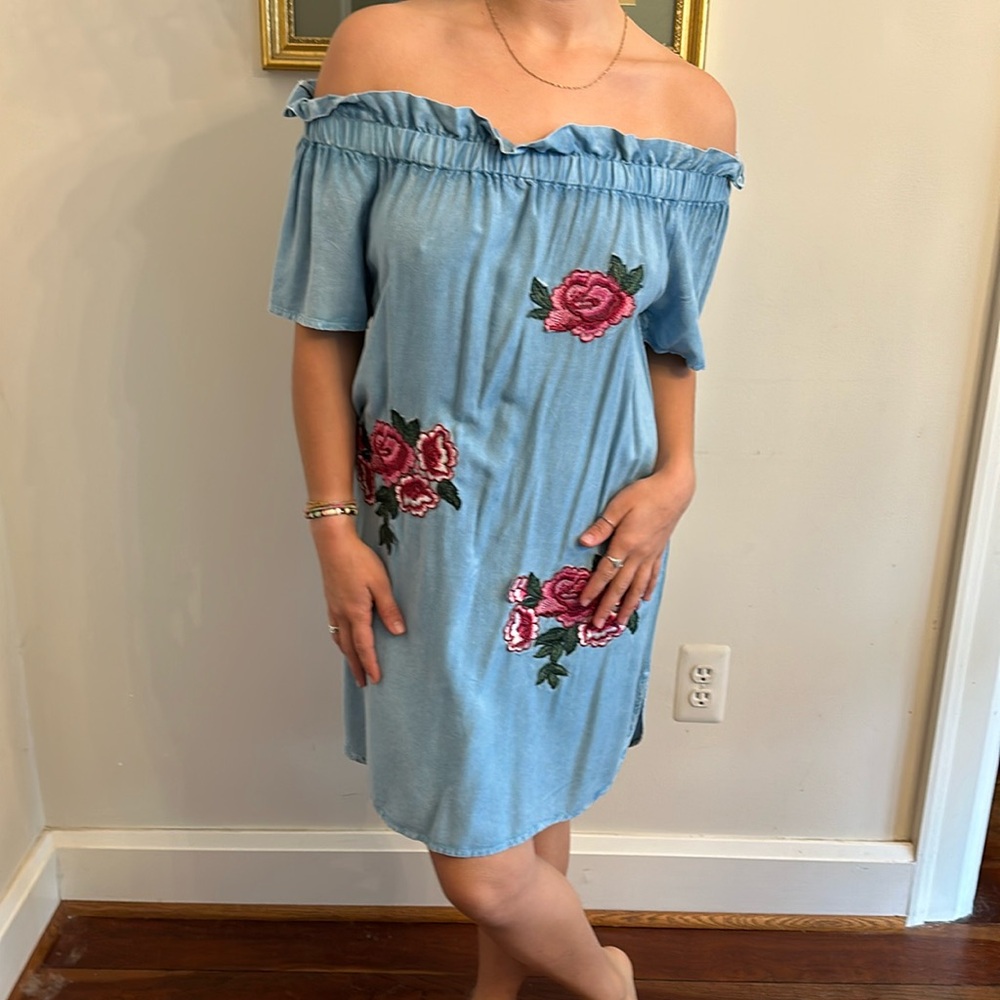 style envy faux denim with roses